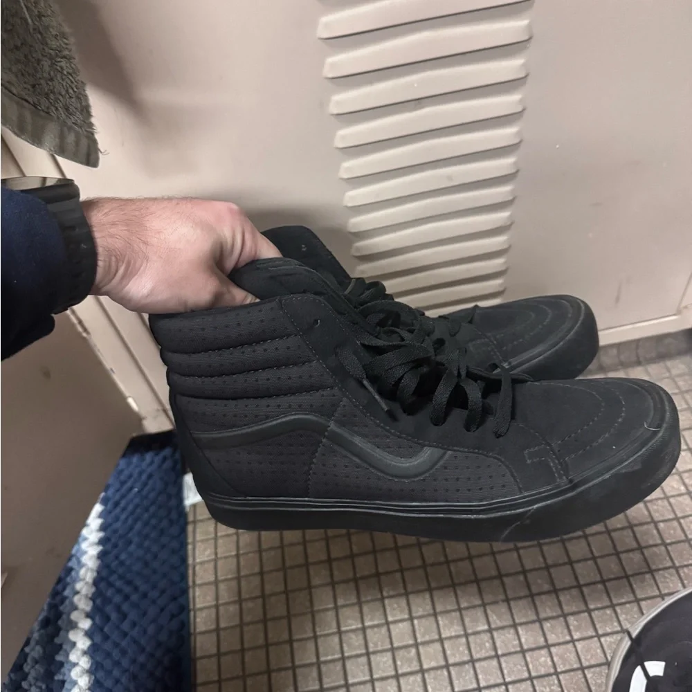 Vans Men's Black High-Top Sneakers - Picture 1 of 3